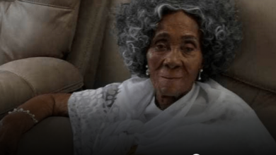 Photo of Rawlings’ mother has died