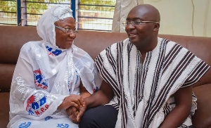 Photo of Ghana’s Vice President Mahamadu Bawumia Loses his Mother