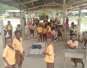 Photo of Pupils of Wassa Edda Study Under Unsafe Structures Despite Completion of Classroom blocks