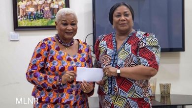 Photo of First Lady makes GH¢50,000 donation to Appiatse Support Fund