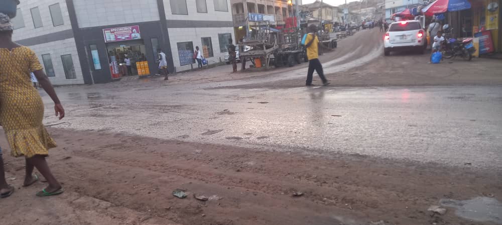 Tidal waves strike at sekondi