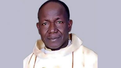 Photo of Gunmen kill Nigeria Catholic Priest and Shoots Another