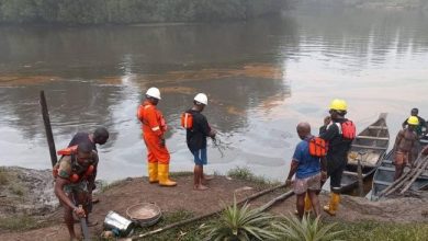 Photo of Nigeria: Oil spill from Shell pipeline contaminates  farms and a river in Niger Delta