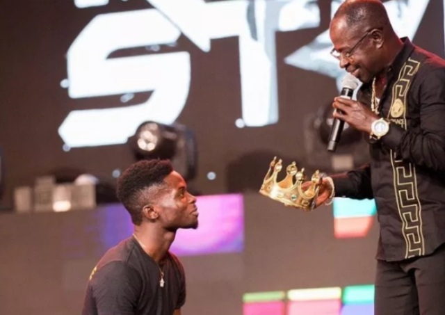 Amakye Dede, has reacted to requests that he identify the person who coerced him into crowning Kuami Eugene as the highlife's future.