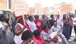 After the government failed to pay their matured coupons and principal, members of the Pensioner Bondholders Forum will picket again today.