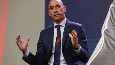 Photo of Luis Rubiales refuses to resign as Spanish FA president over kissing scandal