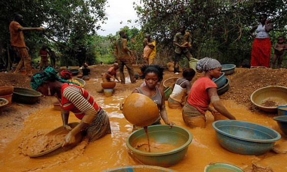 The Police, assembly and others have been given a 10-day deadline by chiefs of Akyem Hemang in the Eastern Region to arrest or stop galamsey..