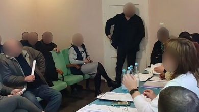 Photo of Village councilor throws grenades at Ukraine council meeting, injuring 26