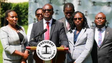 Photo of Kenyan lawyers stage protest against President Ruto’s threats to defy court orders