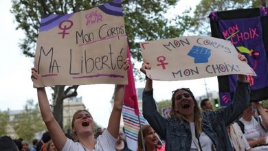 Photo of France explicitly includes right to abortion in constitution