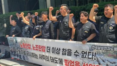 Photo of Samsung workers union calls first-ever strike over pay dispute