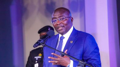 Photo of Bawumia pledges to stabilize cedi with gold reserves if elected president