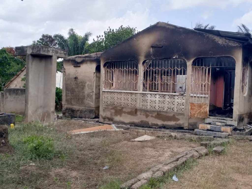 In Abuakwa Manhyia, two siblings believed to be mentally unstable are in police custody for allegedly setting their house ablaze leading to..