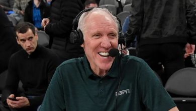 Photo of NBA legend and broadcaster Bill Walton dies aged 71