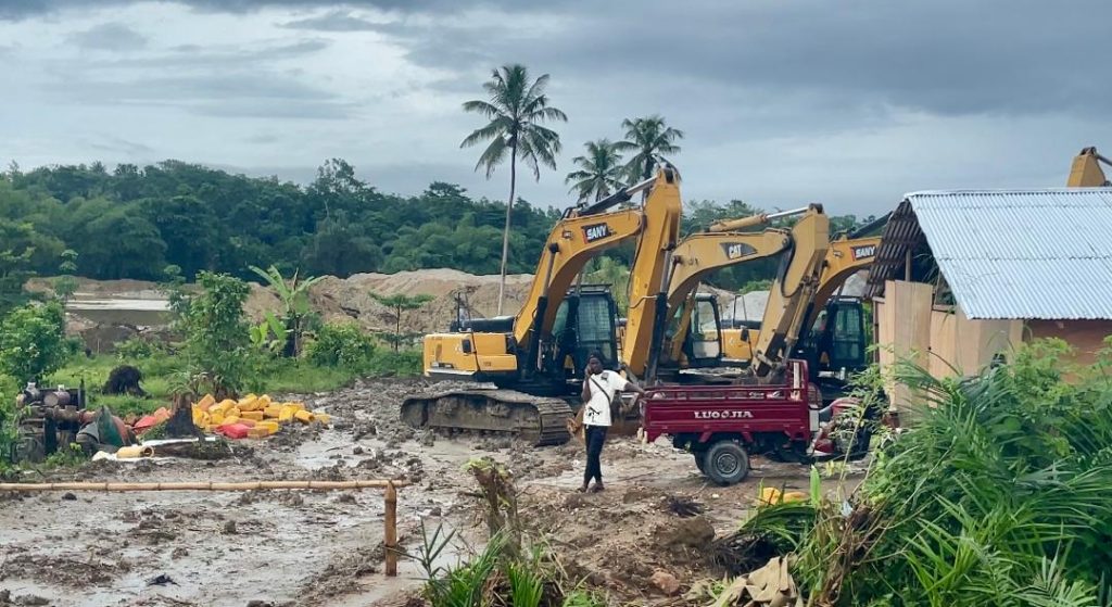 Concerned Cocoa Farmers in Ellembelle District took to a "galamsey" site in Sendu to protest the destruction of their cocoa farms and... 