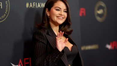 Photo of Selena Gomez becomes youngest self-made billionaire