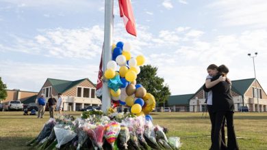 Photo of Father of teen accused in Georgia high school shooting charged with murder