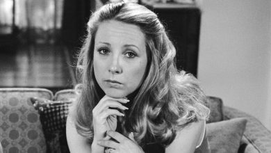 Photo of Lisa Kudrow pays tributes to Friends actress Teri Garr