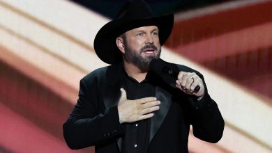 Photo of Country Music Star Garth Brooks Accused of Rape and Sexual Assault in Lawsuit