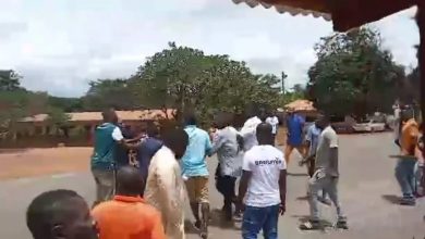 Photo of Confusion erupts at Legon as NPP and NDC supporters clash over alleged vote-buying