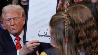 Photo of Trump signs order banning transgender women from female sports categories