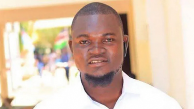 Photo of Kenya police suspended over death of man in custody for online post